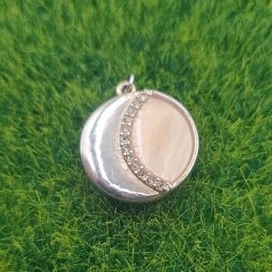 Cream Drop Pendant P402